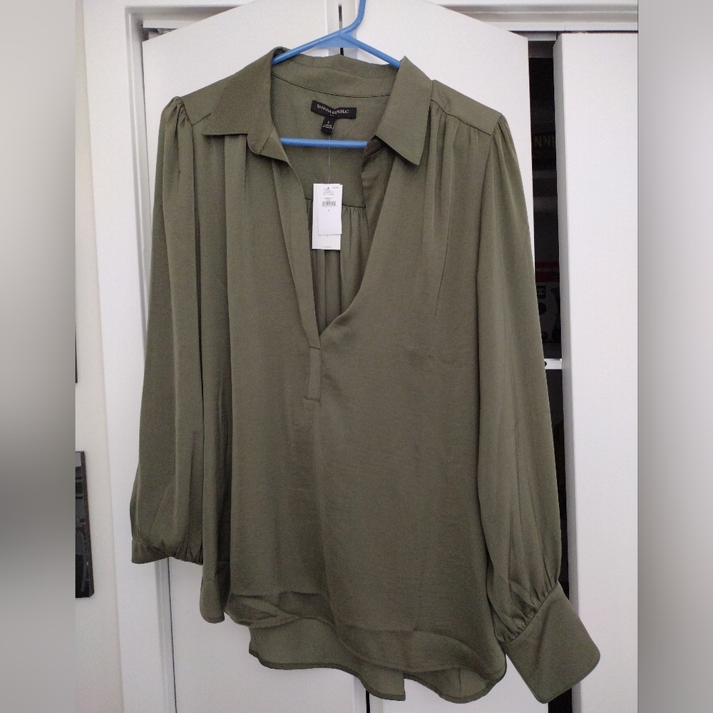 Banana Republic Blouse NWT Size large